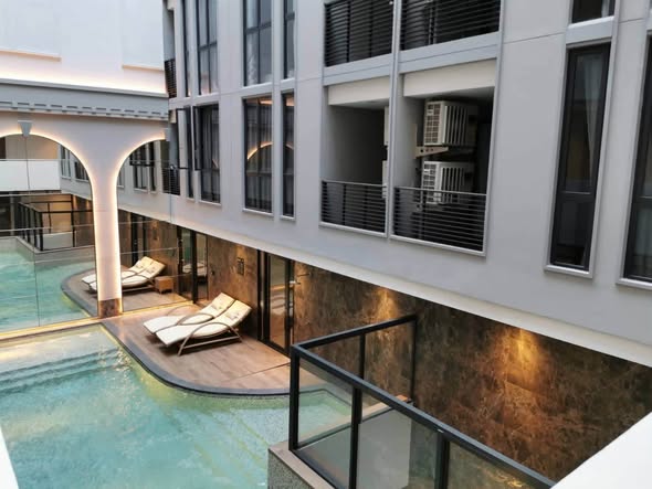 pool of Runesu Thonglor 5 (รูเนะสุ ทองหล่อ 5)