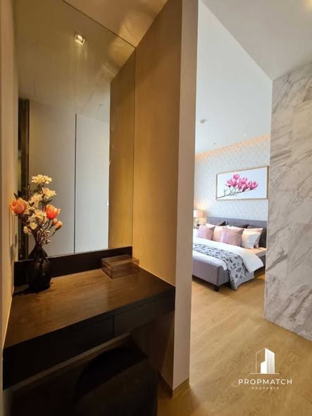 bedroom and bathroom of SALADAENG One