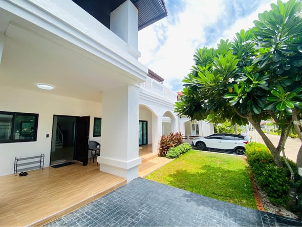Seaside Symphony Luxury Party Pool Villa Pattaya (Private Pool and Exclusive Beach Access)