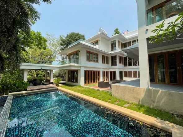 pool of Secret Tides – Luxury Beachfront Villas