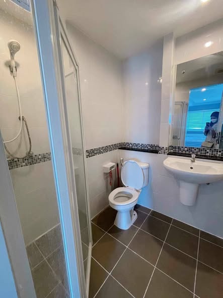 bathroom of Sense of London Condo