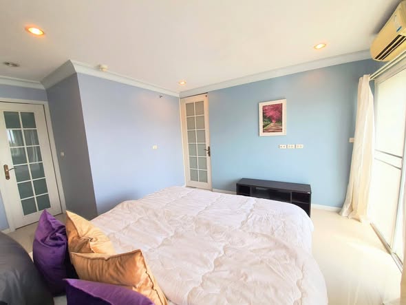 bedroom of Sense of London Condo