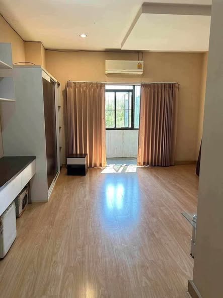 bedroom of Sereno Airport Condo