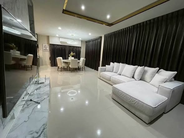 bedroom and living room of Setthasiri Krungthep Kreetha 2