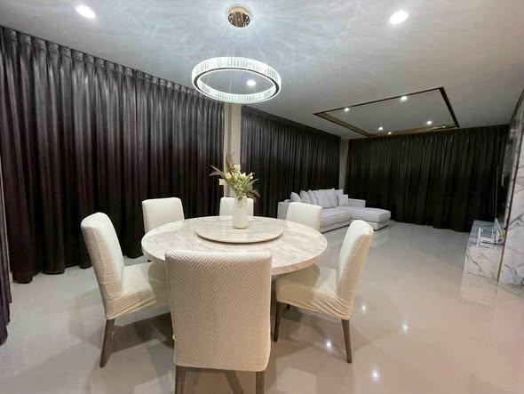 bedroom and room interior of Setthasiri Krungthep Kreetha 2