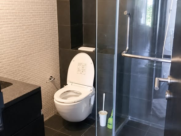 bathroom of Siamese Gioia