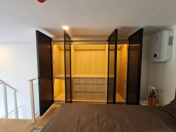 bedroom and room interior of SIAMESE RAMA9 SITE OFFICE