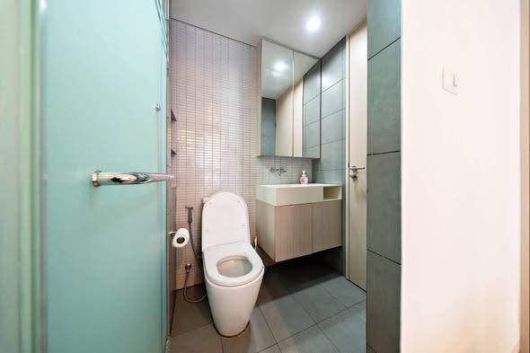 room interior and bathroom of Siamese Ratchakru