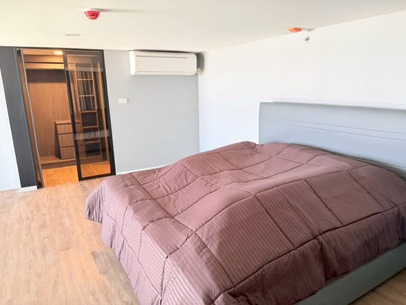 bedroom of Siamese residence landmark @ MRTA station