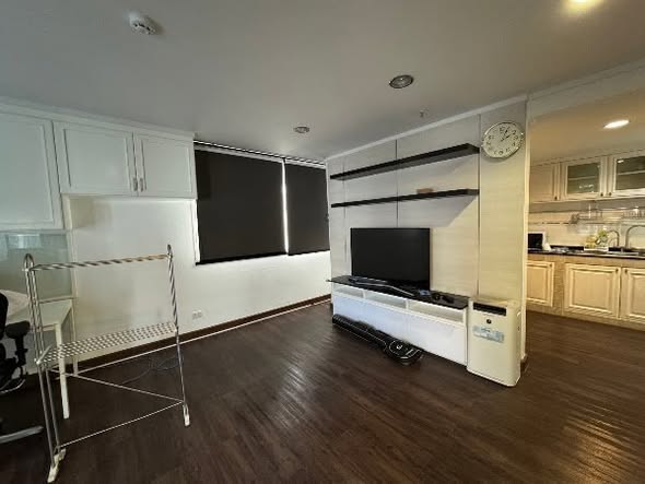 living room and kitchen of Silom Terrace