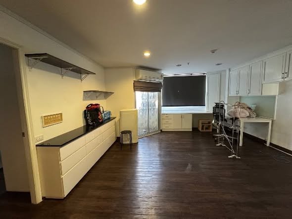 room interior of Silom Terrace