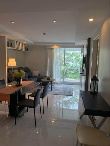 living room of Siri on 8