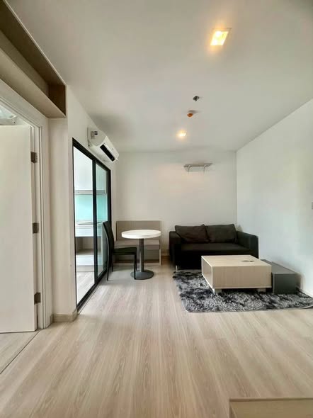 living room and room interior of Skyline Rattanathibet Condominium