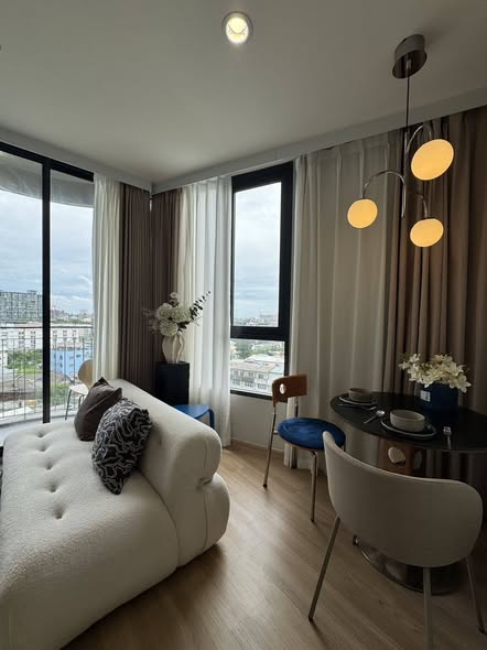 bedroom and living room of Skyrise Avenue Sukhumvit 64
