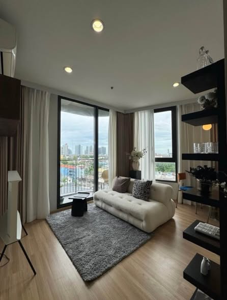 bedroom and living room of Skyrise Avenue Sukhumvit 64