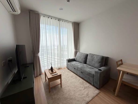 bedroom and living room of Skyrise Avenue Sukhumvit 64