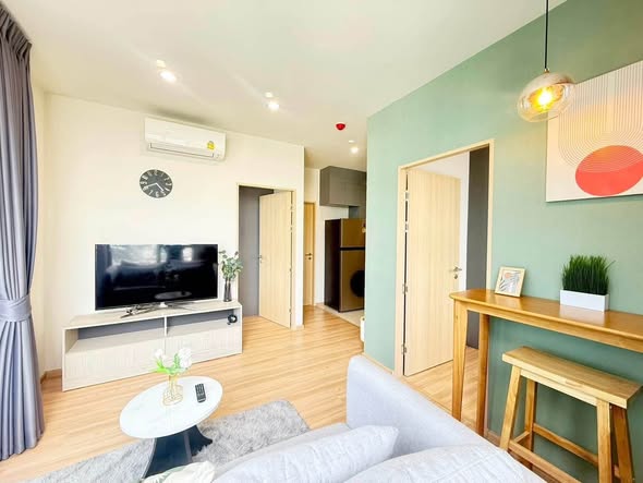 bedroom and living room of Skyrise Avenue Sukhumvit 64