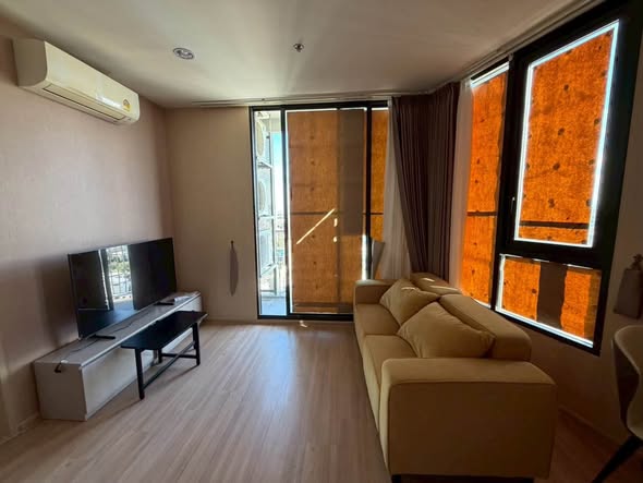 bedroom and living room and room interior of Skyrise Avenue Sukhumvit 64