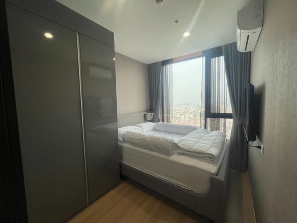 bedroom and room interior of Skyrise Avenue Sukhumvit 64