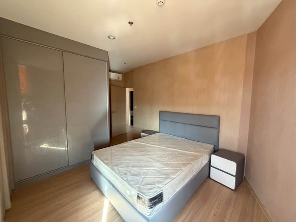 bedroom and room interior of Skyrise Avenue Sukhumvit 64