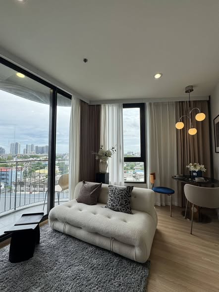 living room and bedroom of Skyrise Avenue Sukhumvit 64