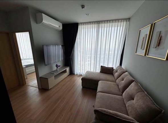 living room and bedroom of Skyrise Avenue Sukhumvit 64