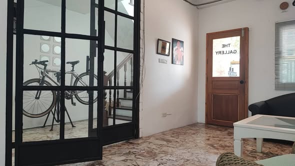 room interior of Soi Mu Ban 84 Alley