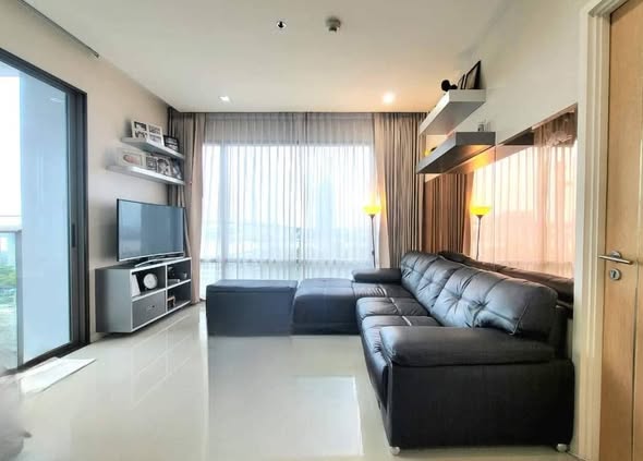 living room and bedroom of StarView Rama 3