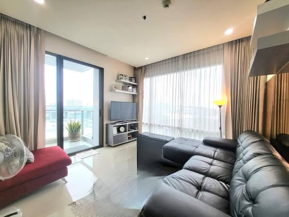 living room and bedroom of StarView Rama 3