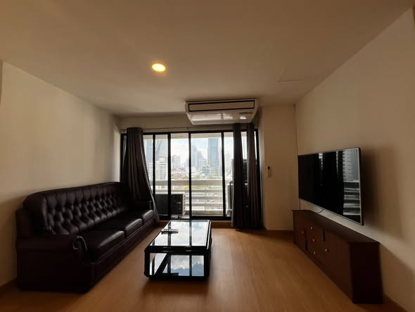 bedroom and living room of Sukhumvit Park