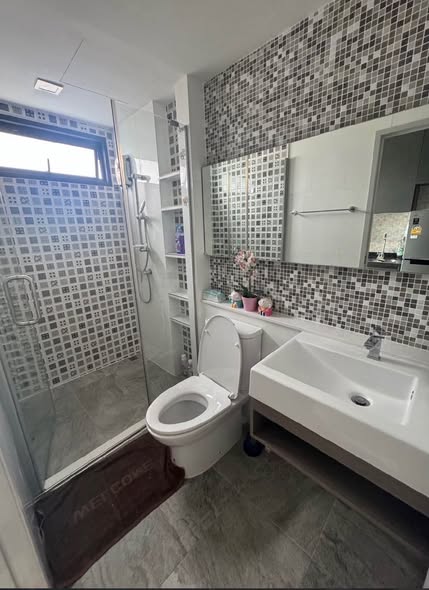 bathroom of Sukhumvit Plus