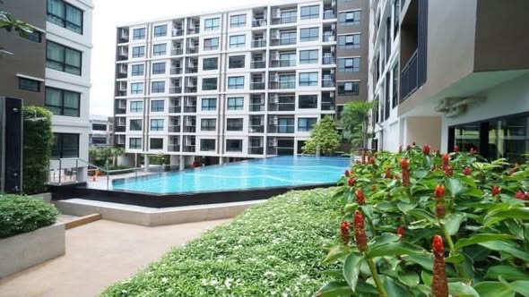 pool of Supalai City Resort Bearing Station (Sukhumvit 105)