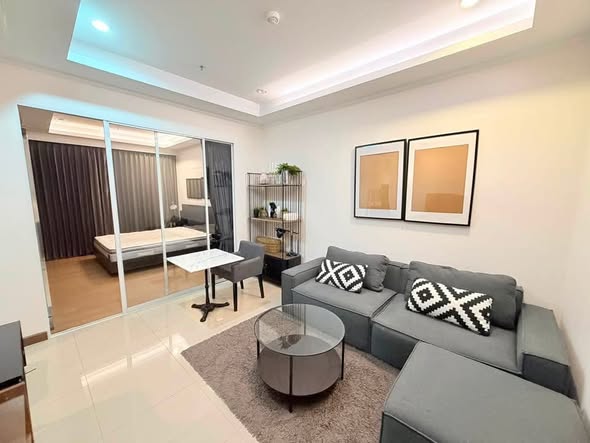 bedroom and living room of Supalai Elite Phayathai