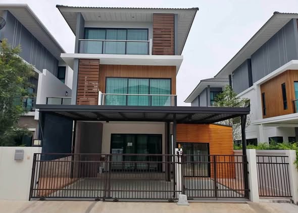 SUPALAI ESSENCE LADPRAO
