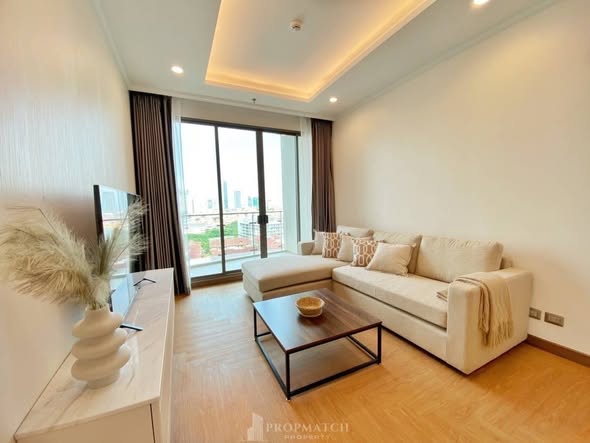 living room and bedroom of Supalai Oriental Sukhumvit 39