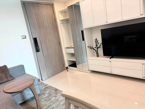 living room and room interior of Supalai Oriental Sukhumvit 39