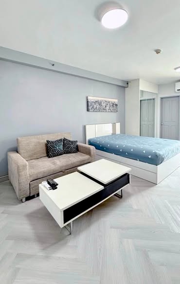 living room and bedroom of Supalai Park Asok-Ratchada