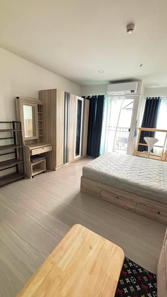 bedroom and room interior of Supalai Park Yaek Fai Chai Station