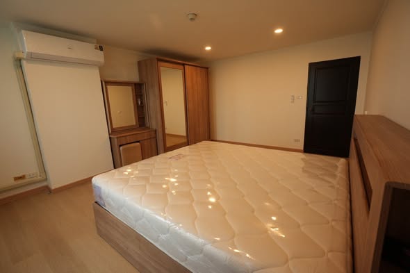 bedroom of Supalai Place Condominium Sukhumvit 39