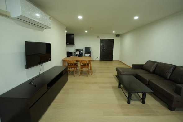 living room of Supalai Place Condominium Sukhumvit 39