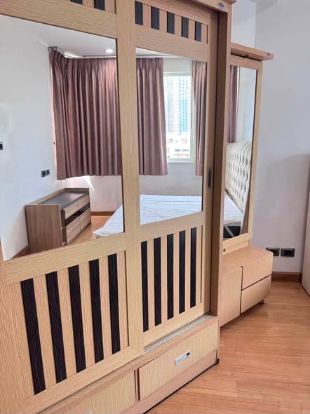 bedroom and room interior of Supalai Wellington