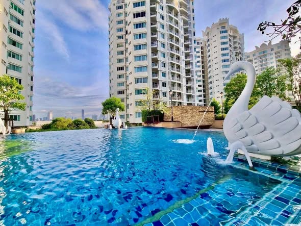 pool of Supalai Wellington