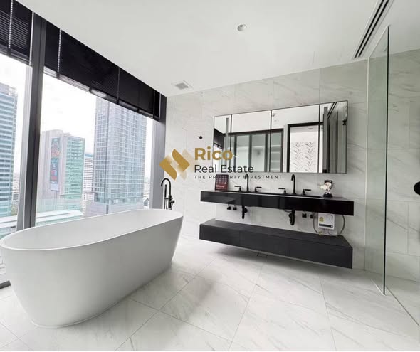 room interior and bathroom of Tait Sathorn 12
