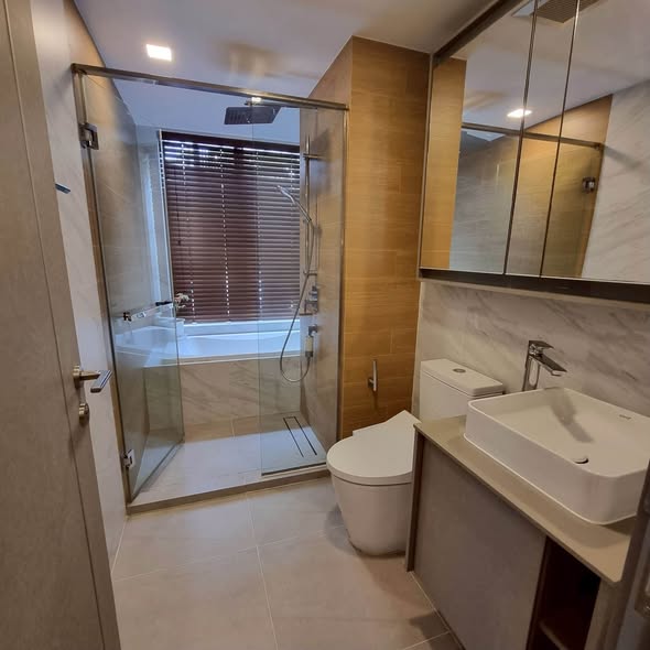 room interior and bathroom of TAKA HAUS ทากะ เฮาส์