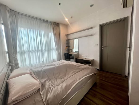 bedroom of Teal Sathon-Taksin
