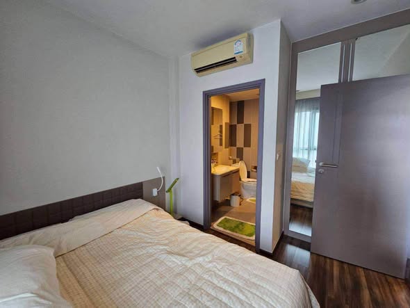 bedroom of Teal Sathon-Taksin