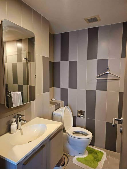 Teal Sathon-Taksin