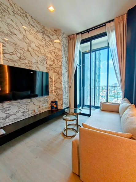 living room and bedroom of The Address Siam-Ratchathewi