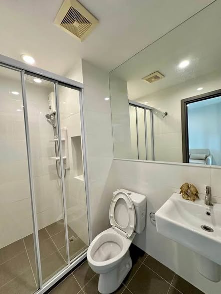 bathroom of THE BASE Park West – Sukhumvit 77