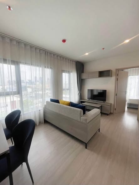 bedroom and living room of THE BASE Phetchaburi-Thonglor เดอะ เบส เพชรบุรี – ทองหล่อ